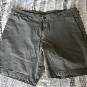 Lululemon Commission Short 7” Warpstreme. Size 34”. Grey Sage